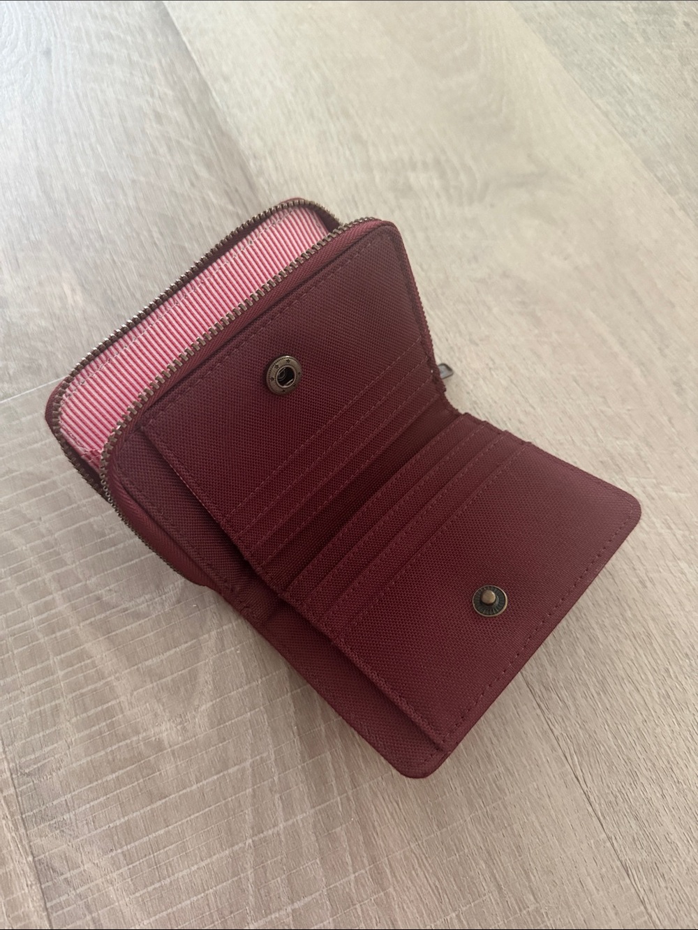 Herschel Roy Zip Wallet NWOT Burgundy Canvas Unisex - Picture 2 of 5